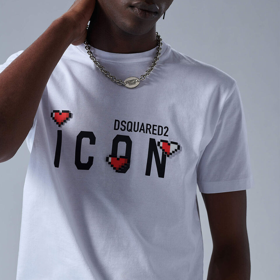 Man with white t-shirt with Dsquared2 ICON logo in black and red hearts on it